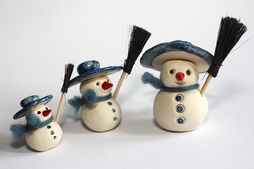 Schneemann Gruppe blau